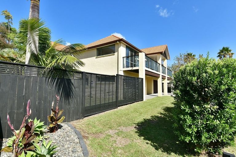 Photo of property in 11 Parkwood Crescent, Gulf Harbour, Whangaparaoa, 0930