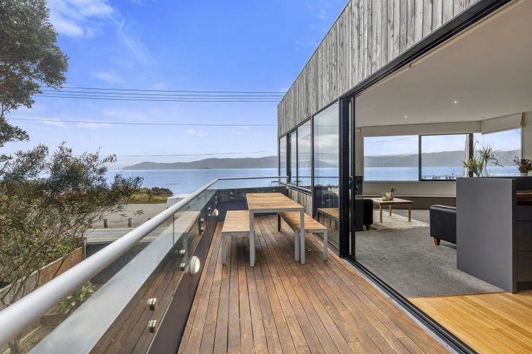 Photo of property in 87 Marine Parade, Seatoun, Wellington, 6022