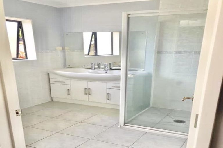 Photo of property in 13 Trossach Place, Wattle Downs, Auckland, 2103