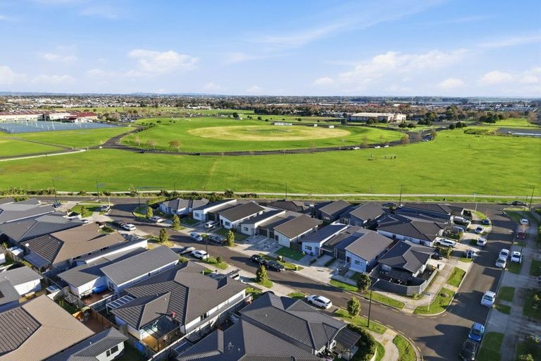 Photo of property in 9 Mokopapa Street, Takanini, 2112