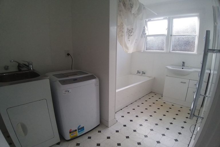 Photo of property in 5 Harland Street, Brooklyn, Wellington, 6021