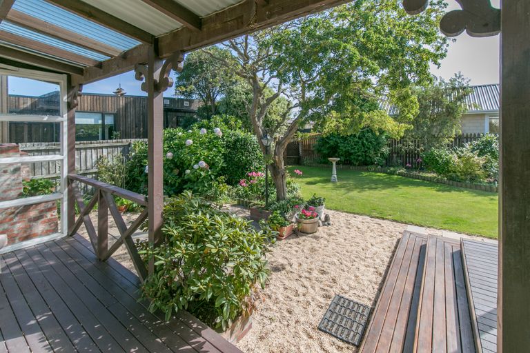 Photo of property in 2/105 Aorangi Road, Bryndwr, Christchurch, 8053