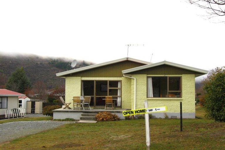 Photo of property in 8 Bracken Street, Arrowtown, 9302