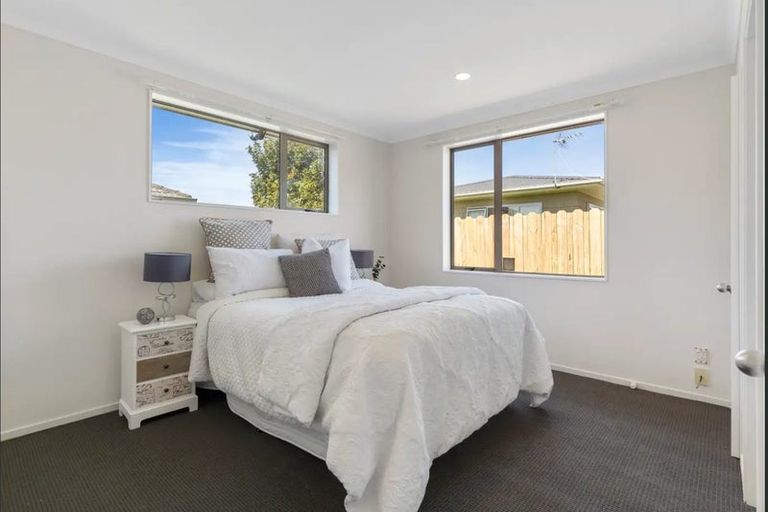 Photo of property in 23 Piriti Place, Weymouth, Auckland, 2103