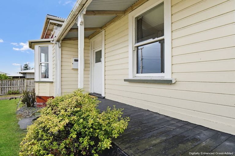 Photo of property in 4 Ashton Terrace, Castlecliff, Whanganui, 4501