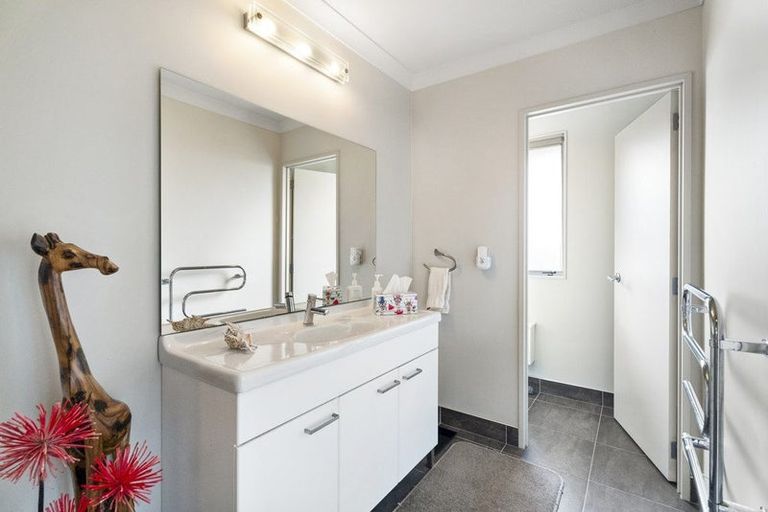 Photo of property in 17 Roseville Road, Gulf Harbour, Whangaparaoa, 0930