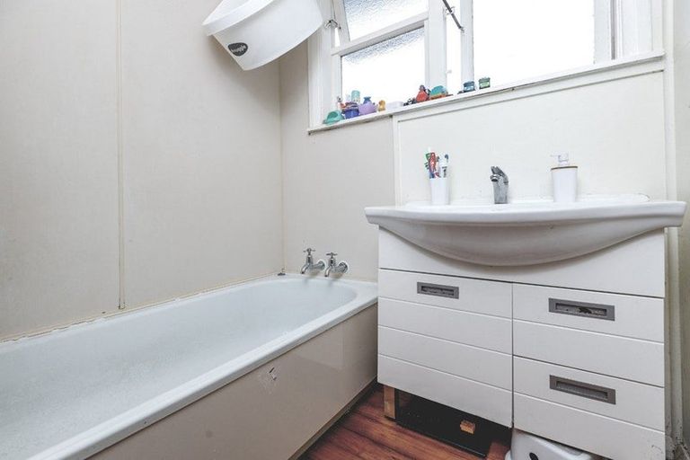 Photo of property in 6 Kummer Crescent, Masterton, 5810