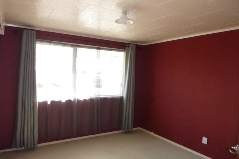 Photo of property in 76 Rosewarne Crescent, Glendene, Auckland, 0602