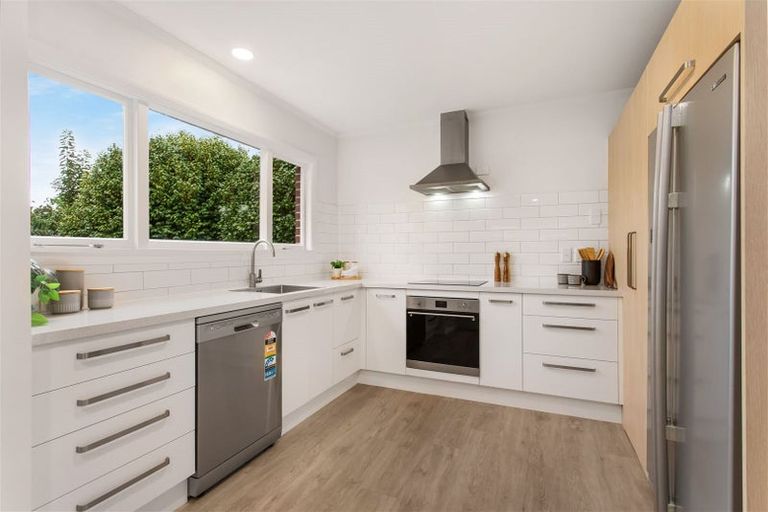 Photo of property in 121 Blighs Road, Papanui, Christchurch, 8053