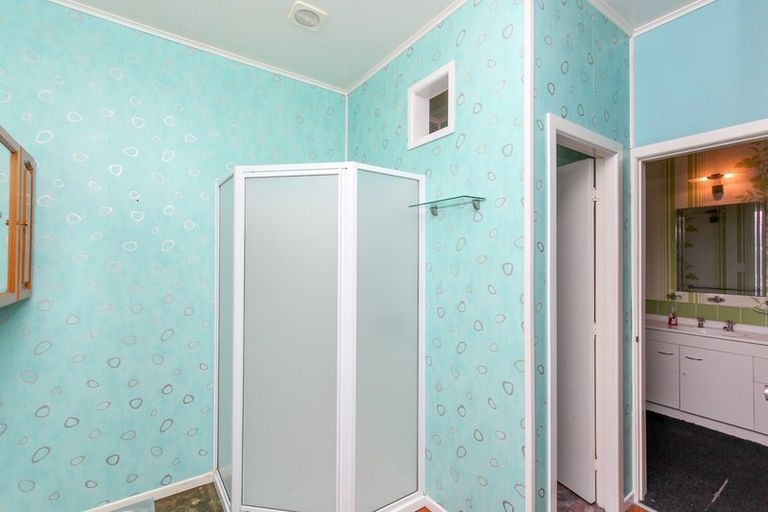 Photo of property in 33 Breakwater Road, Moturoa, New Plymouth, 4310