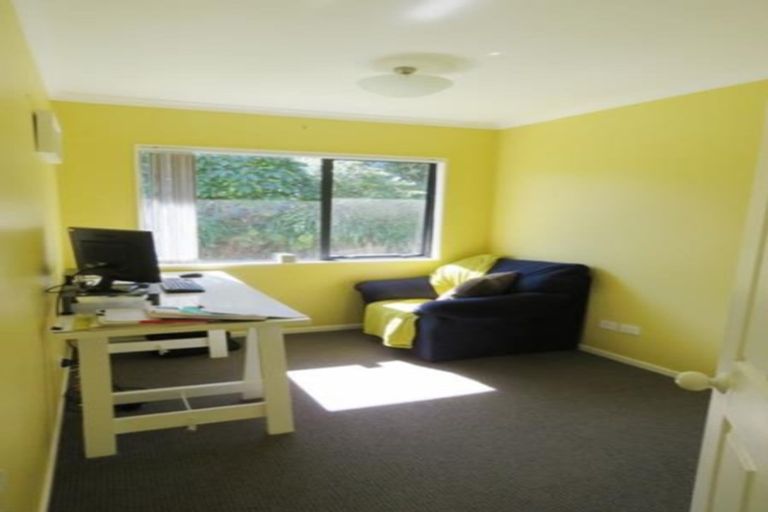 Photo of property in 6 Puketotara Street, Highlands Park, New Plymouth, 4312