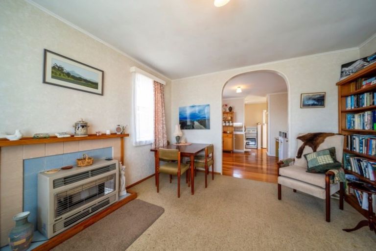 Photo of property in 6 Murray Avenue, Hawera, 4610