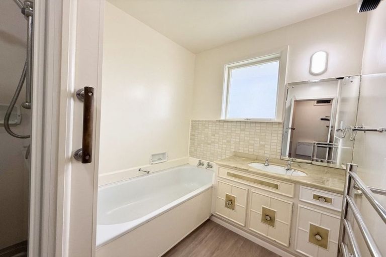 Photo of property in 152 Straven Road, Fendalton, Christchurch, 8014