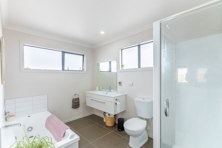 Photo of property in 12 Aotea Drive, Aotea, Porirua, 5024