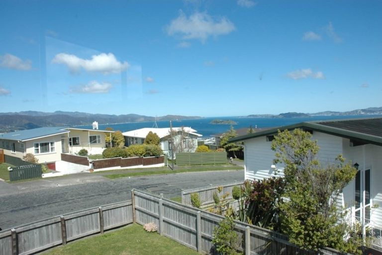 Photo of property in 2/23 Maple Grove, Maungaraki, Lower Hutt, 5010