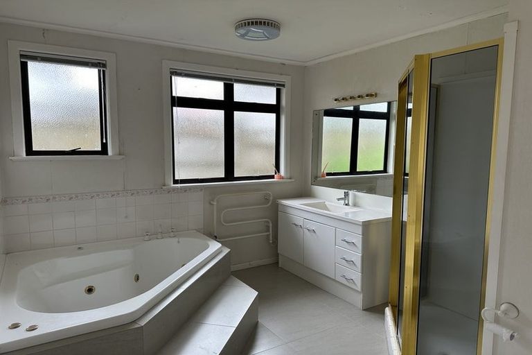 Photo of property in 557 East Coast Road, Browns Bay, Auckland, 0630