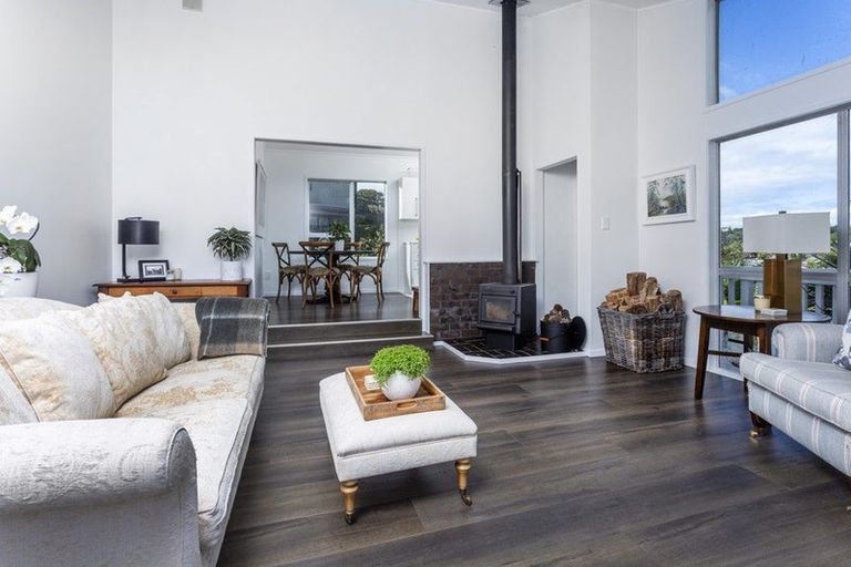 Photo of property in 1/40 Tree View Avenue, Glenfield, Auckland, 0629