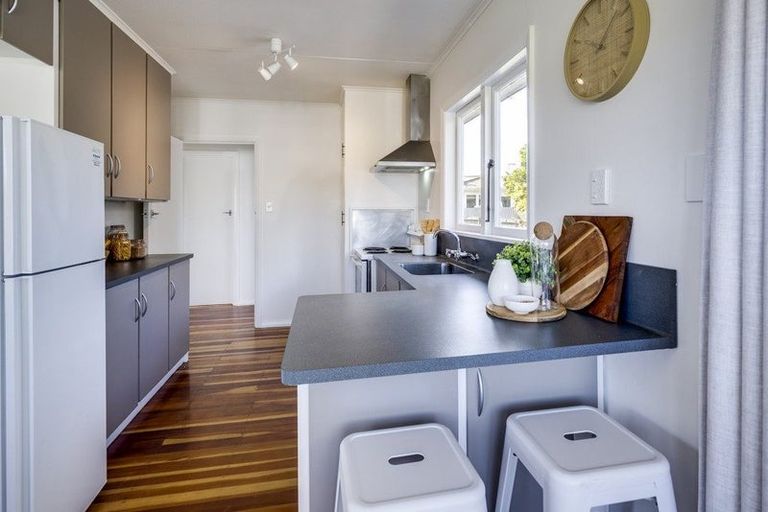 Photo of property in 1 Palmerston Road, Havelock North, 4130