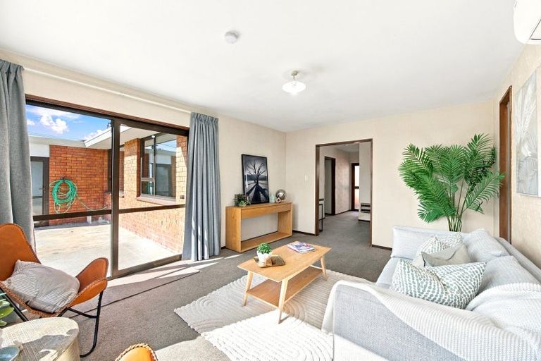 Photo of property in 2/281 Sawyers Arms Road, Bishopdale, Christchurch, 8053