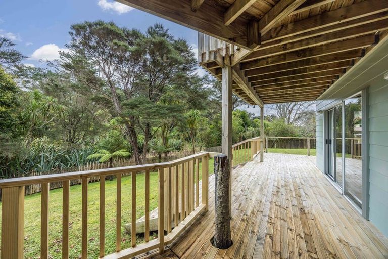 Photo of property in 37 Onedin Place, Titirangi, Auckland, 0604