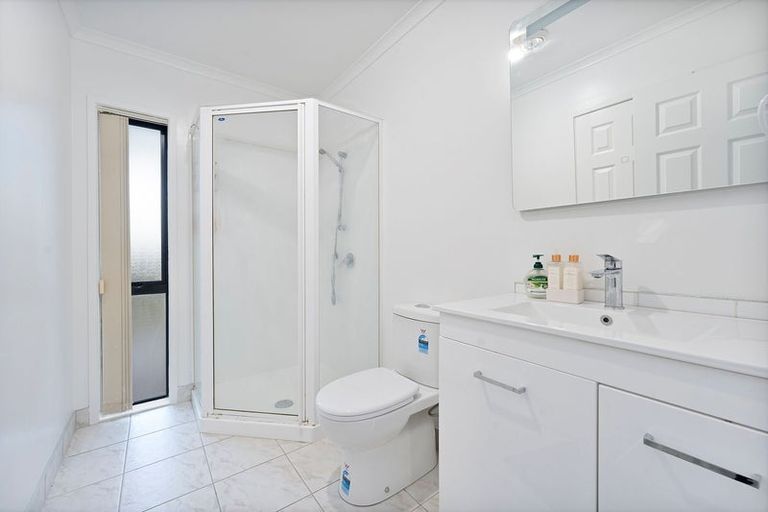 Photo of property in 15 Lake Panorama Drive, Henderson, Auckland, 0612