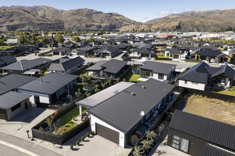 Photo of property in 1 Fraer Street, Cromwell, 9310