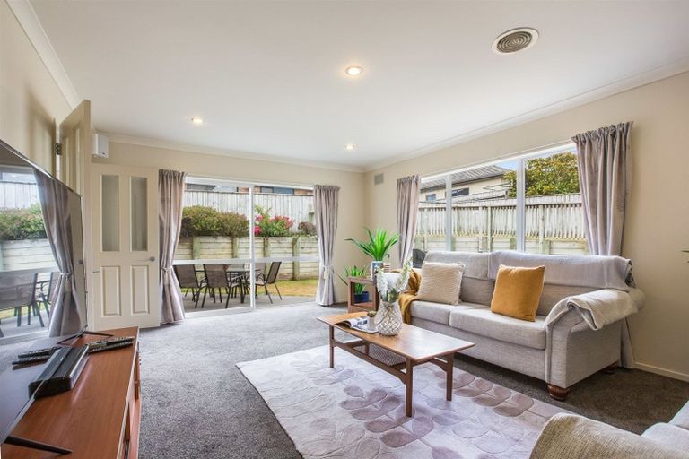 Photo of property in 3 Routeburn Avenue, Aotea, Porirua, 5024