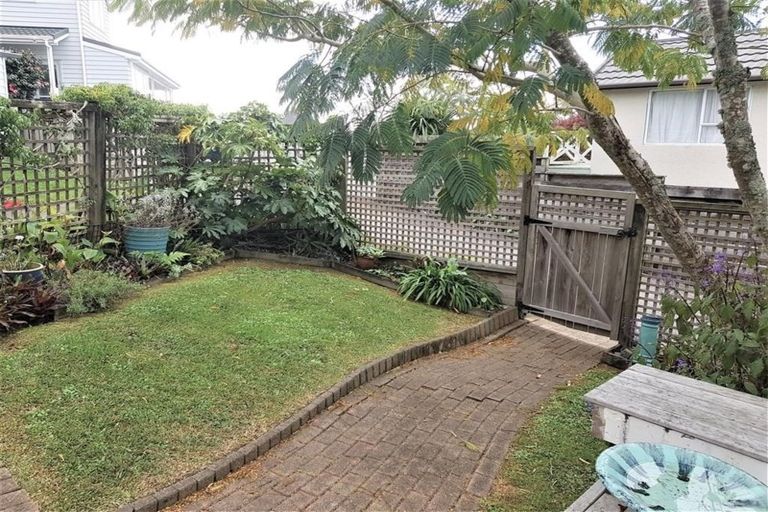 Photo of property in 1/39 Calypso Place, Rothesay Bay, Auckland, 0630