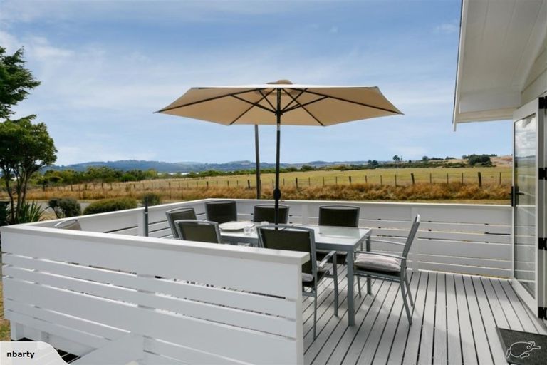 Photo of property in 2 Mahuta Road, Waitahanui, Taupo, 3378