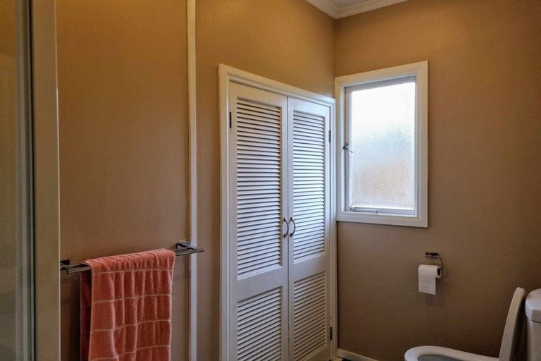 Photo of property in 292 Huatoki Street, Upper Vogeltown, New Plymouth, 4310