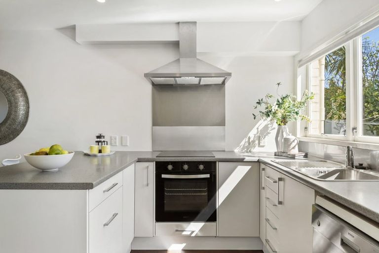 Photo of property in 3/67 Vauxhall Road, Devonport, Auckland, 0624