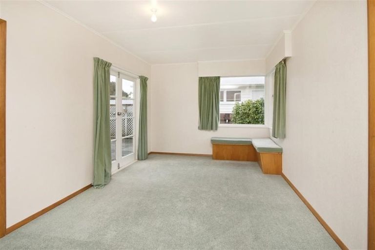 Photo of property in 14 Kapiti Place, Awapuni, Palmerston North, 4412