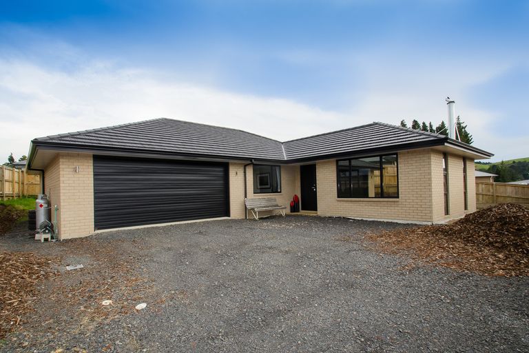 Photo of property in 83 Grandvista Drive, Green Island, Dunedin, 9018