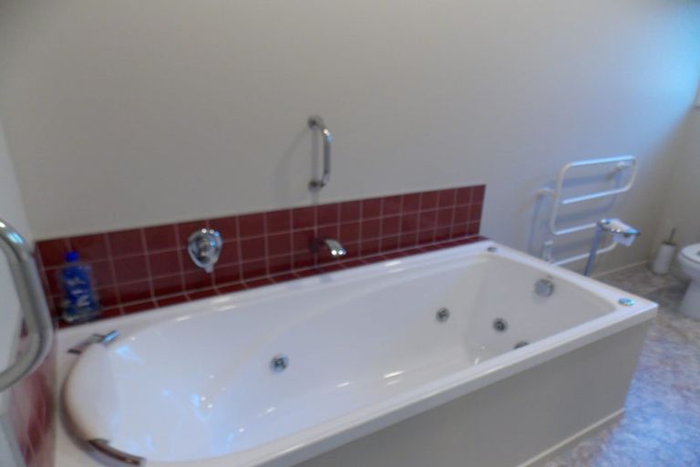 Photo of property in 10 Fernlea Avenue, Karori, Wellington, 6012