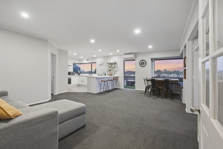 Photo of property in 9 Sandel Rise, Merrilands, New Plymouth, 4312