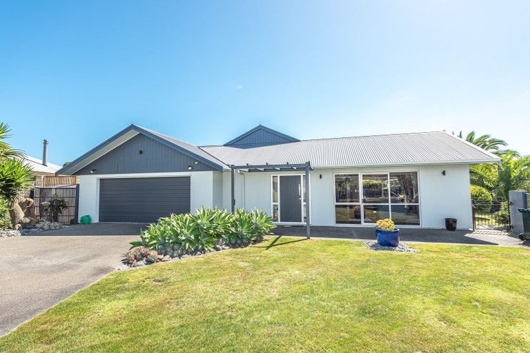 Photo of property in 18 Golf Vue Place, Castlecliff, Whanganui, 4501