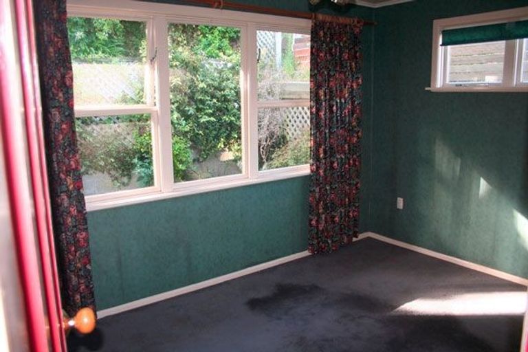 Photo of property in 25 Montreal Grove, Kingston, Wellington, 6021