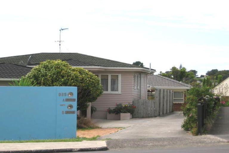 Photo of property in 2/985 Beach Road, Torbay, Auckland, 0630
