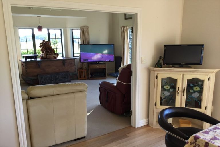 Photo of property in 915 Old North Road, Waimauku, 0882