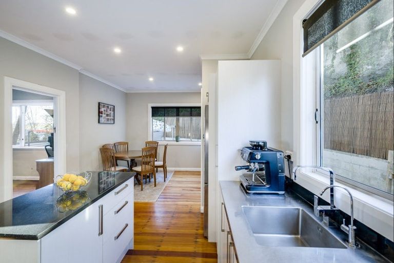 Photo of property in 28 Havelock Road, Hospital Hill, Napier, 4110