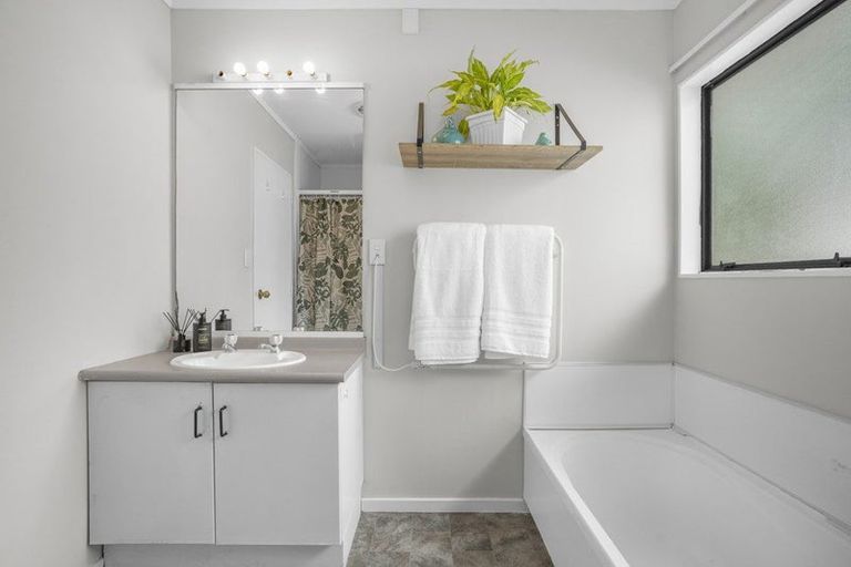 Photo of property in 2/1159 High Street, Taita, Lower Hutt, 5011