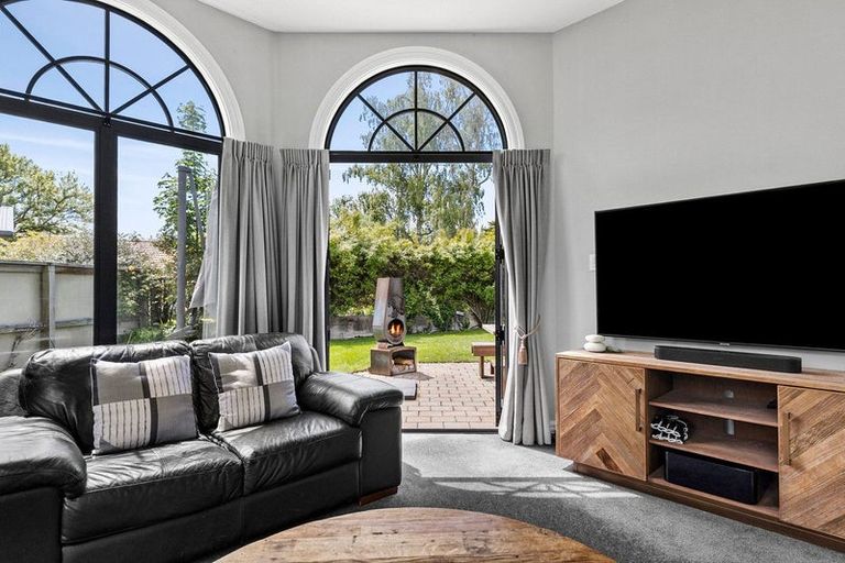 Photo of property in 8 Stonebridge Close, Wanaka, 9305