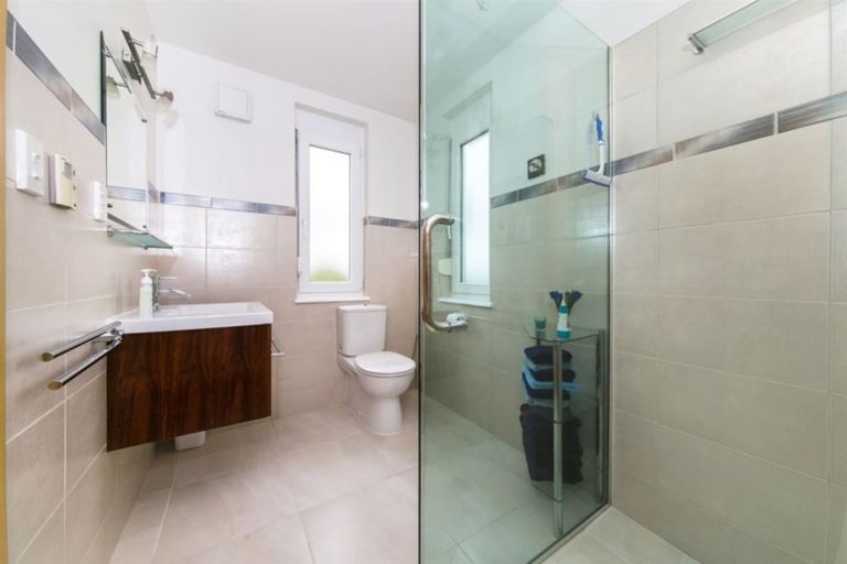 Photo of property in 32 Red Hills Road, Massey, Auckland, 0614