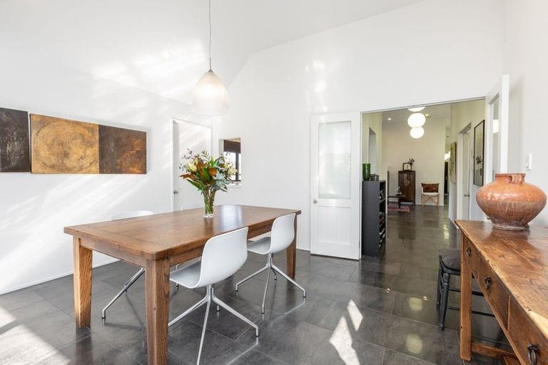 Photo of property in 120 Avondale Road, Taradale, Napier, 4112