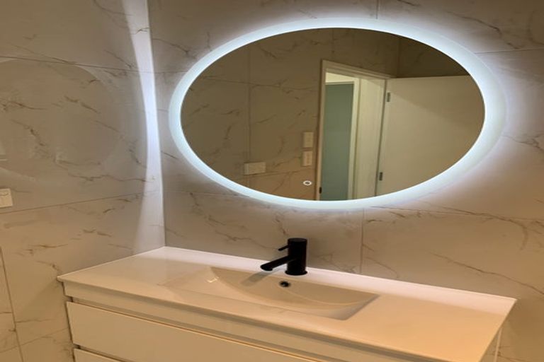 Photo of property in 11 San Ambrosio Rise, Henderson, Auckland, 0612