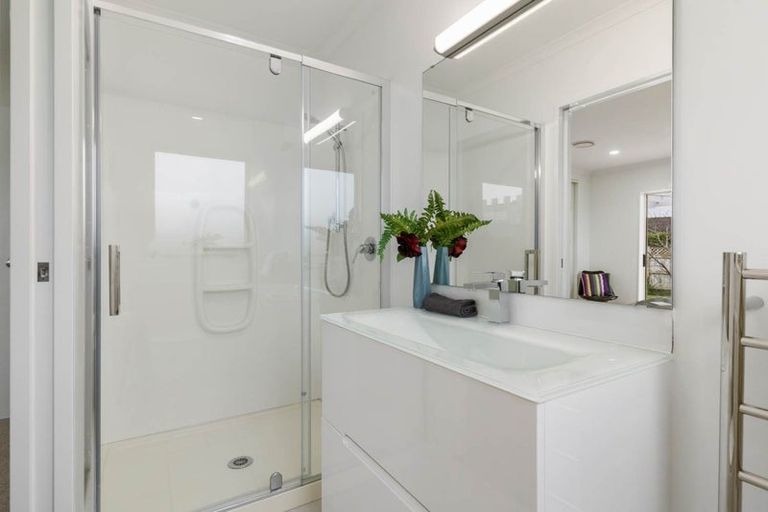 Photo of property in 3 Villino Place, Randwick Park, Auckland, 2105