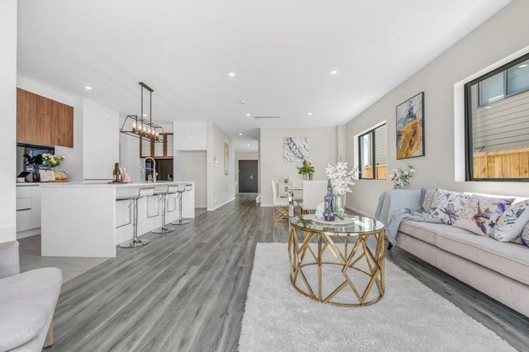 Photo of property in 54 Drumbuoy Drive, Flat Bush, Auckland, 2019
