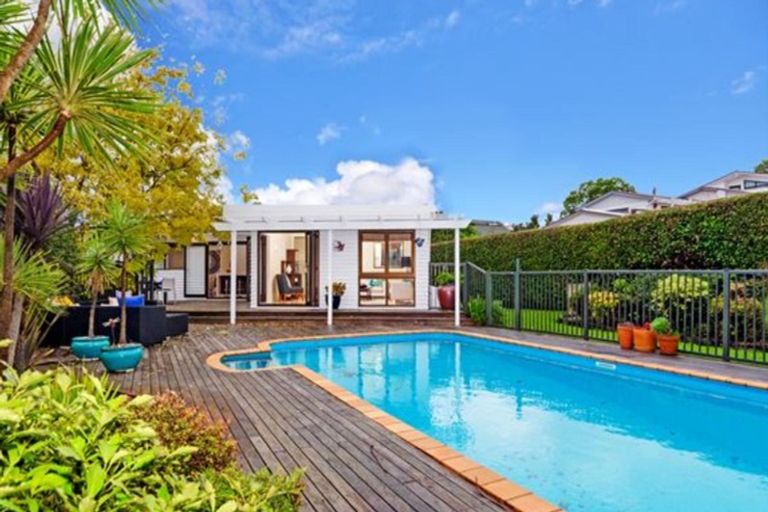 Photo of property in 75 Nile Road, Milford, Auckland, 0620