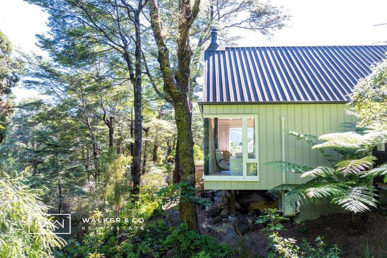 Photo of property in 10 Tiniroa Grove, Silverstream, Upper Hutt, 5019