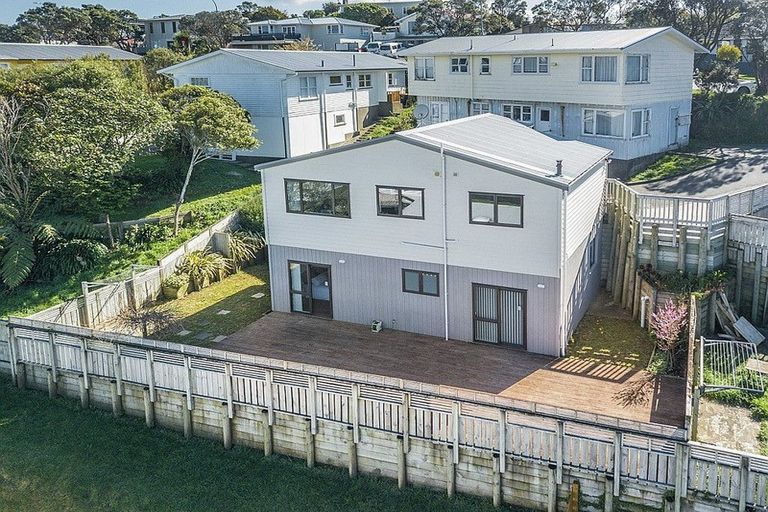 Photo of property in 43a Stewart Drive, Newlands, Wellington, 6037